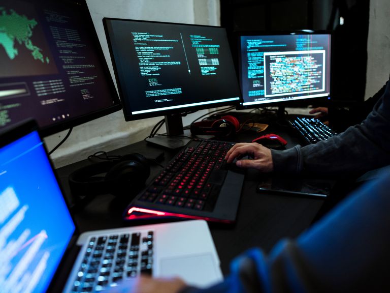 Хакер е похитил личните данни на почти всички жители на Австрия