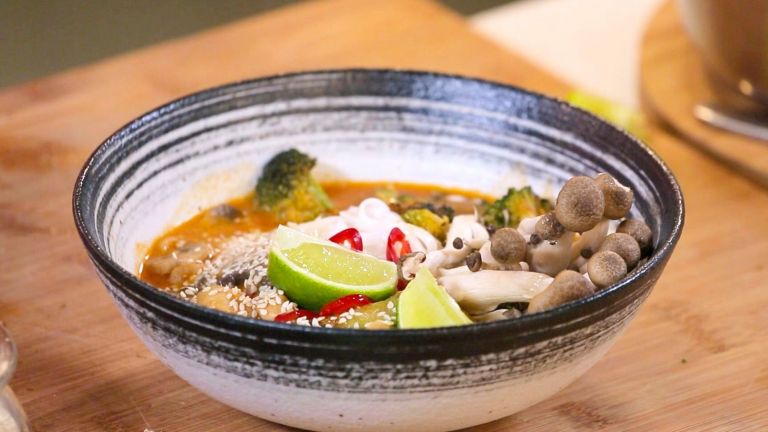 Азиатска супа с броколи и гъби